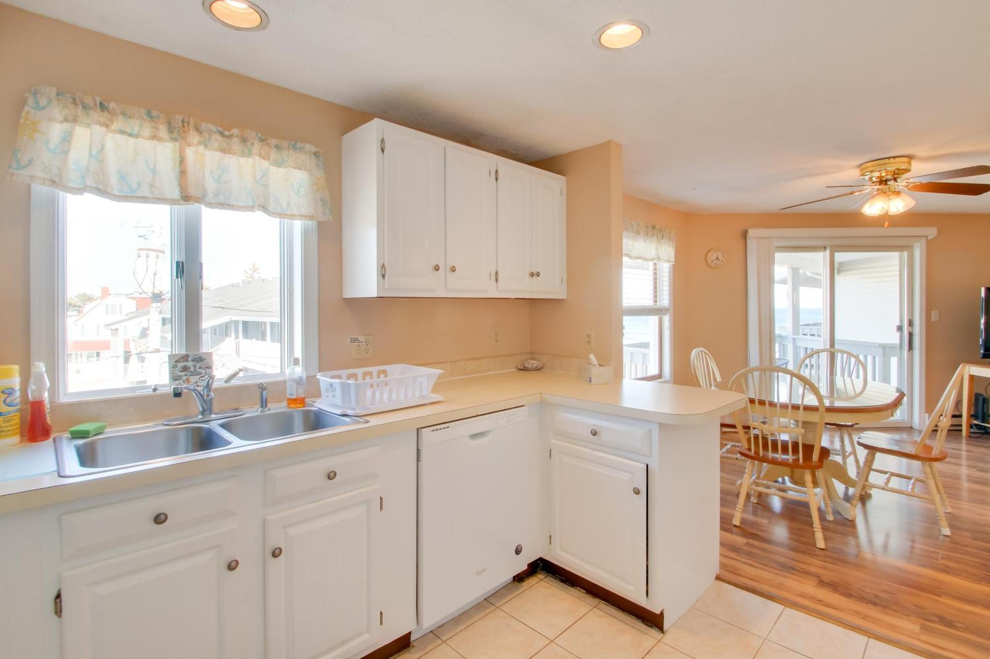 Beachfront Old Orchard Beach Condo With Balcony Екстериор снимка